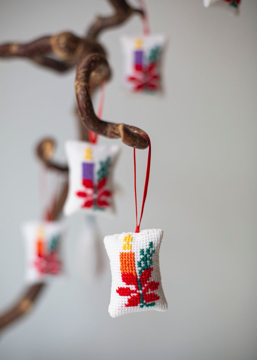 Håndbrodert pynt, Threads of Hope