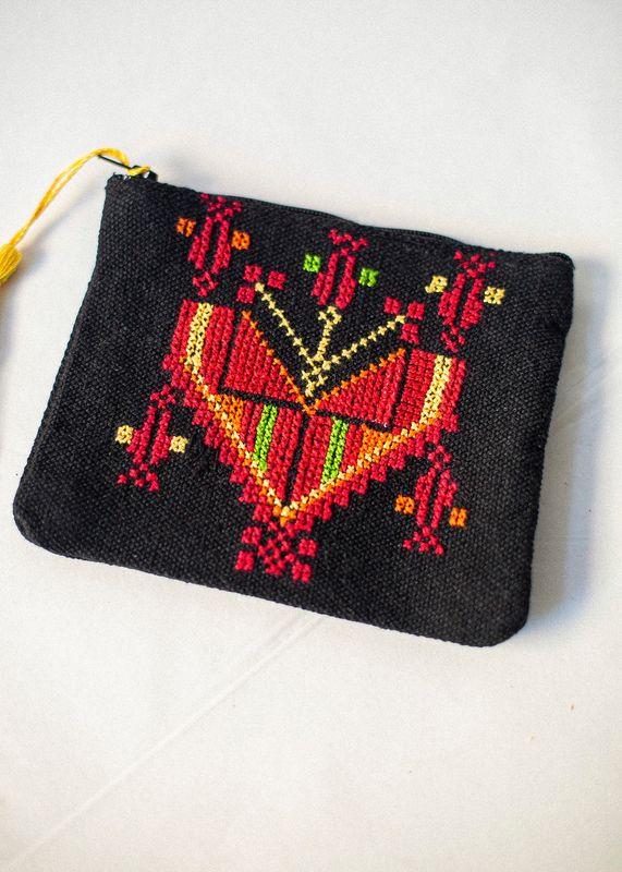 Liten brodert pung, svart og flerfarget