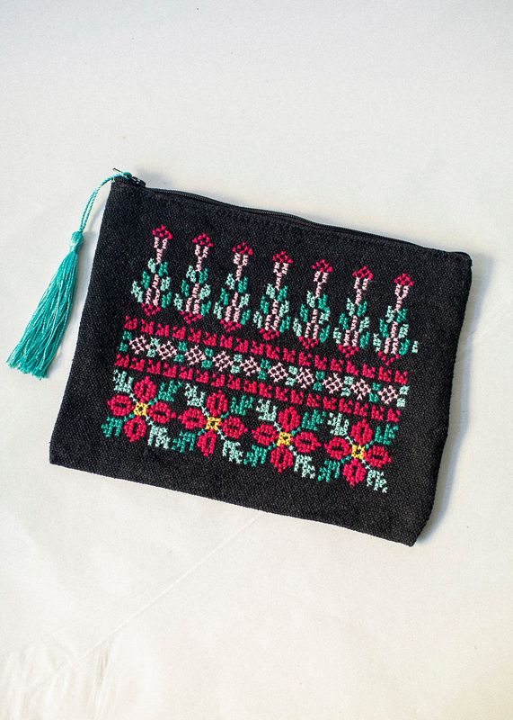 Stor brodert pung, svart, blå og rosa