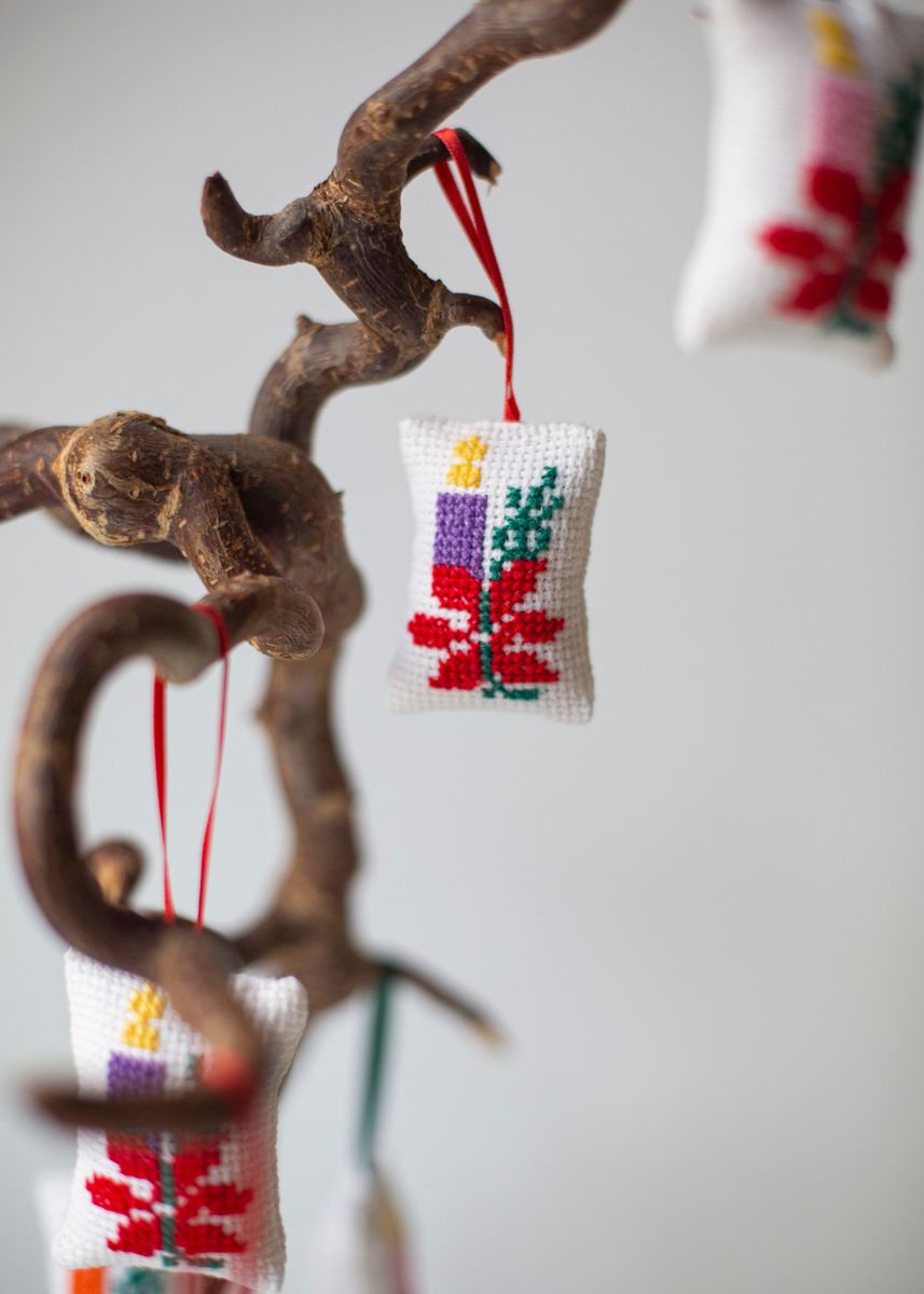 Håndbrodert pynt, Threads of Hope