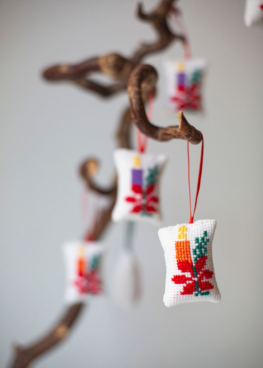 Håndbrodert pynt, Threads of Hope