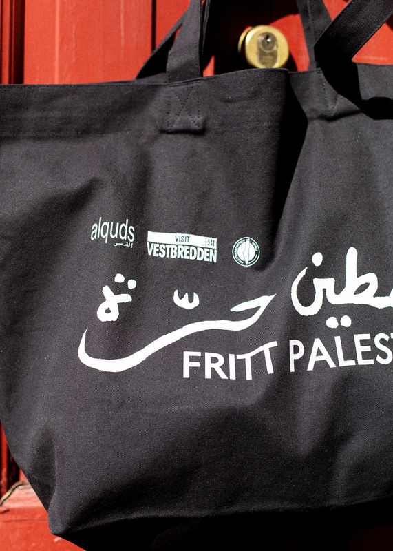 Stort silketrykket handlenett - Fritt Palestina, svart