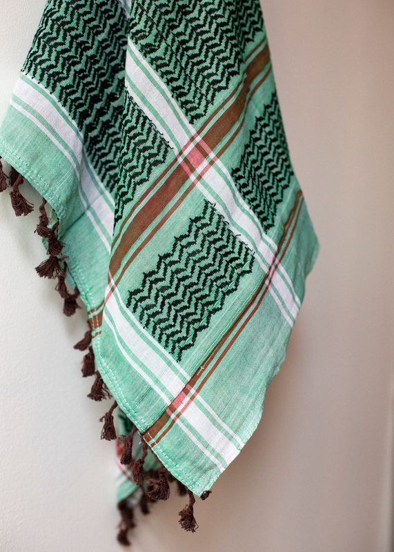 Stor keffiyeh, grønn og svart med brune detaljer