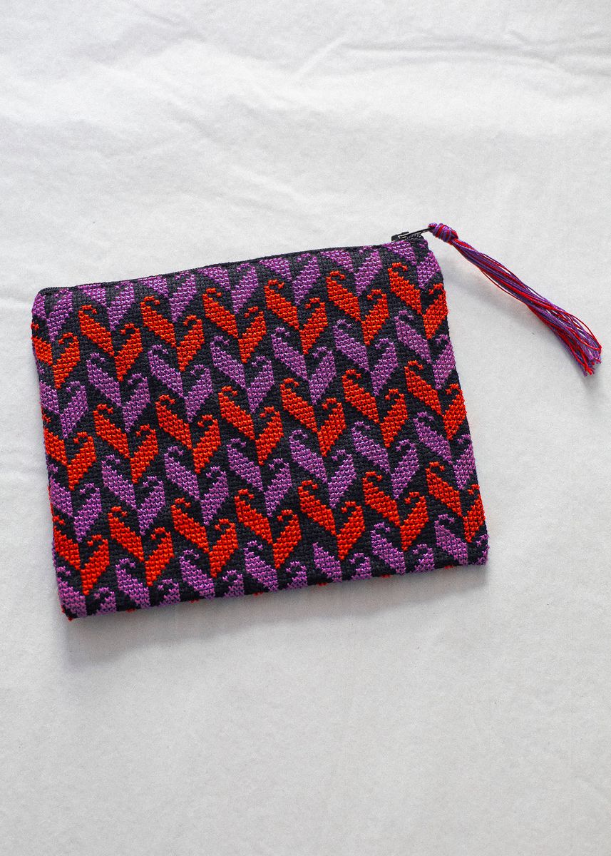 Brodert pung, lilla og rød