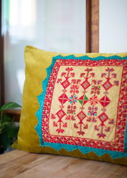 Hovedbilde Brodert putetrekk, grønn, turkis og rosa