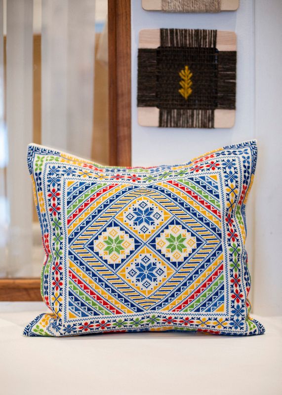 Brodert putetrekk, flerfarget