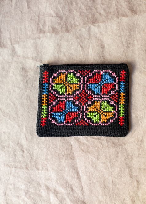 Hovedbilde Liten brodert pung, svart og flerfarget